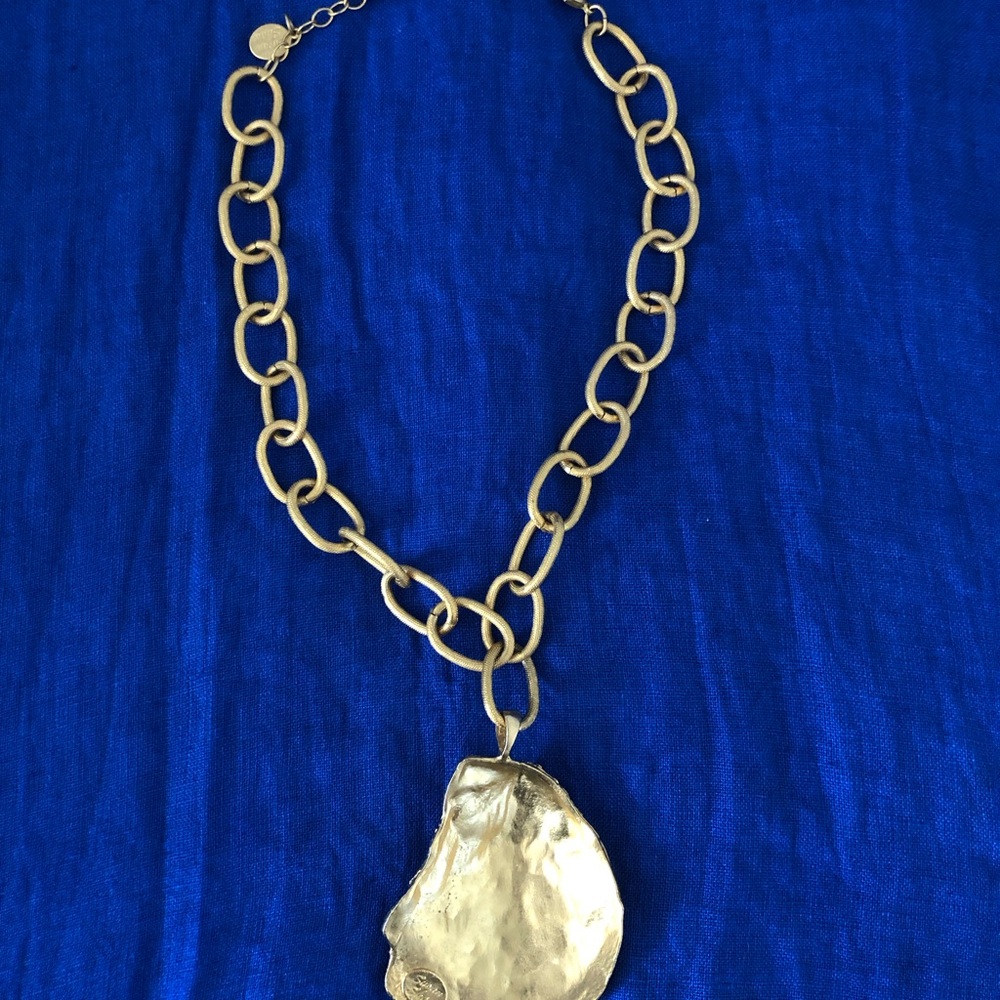 Original Susan Shaw oyster gold necklace